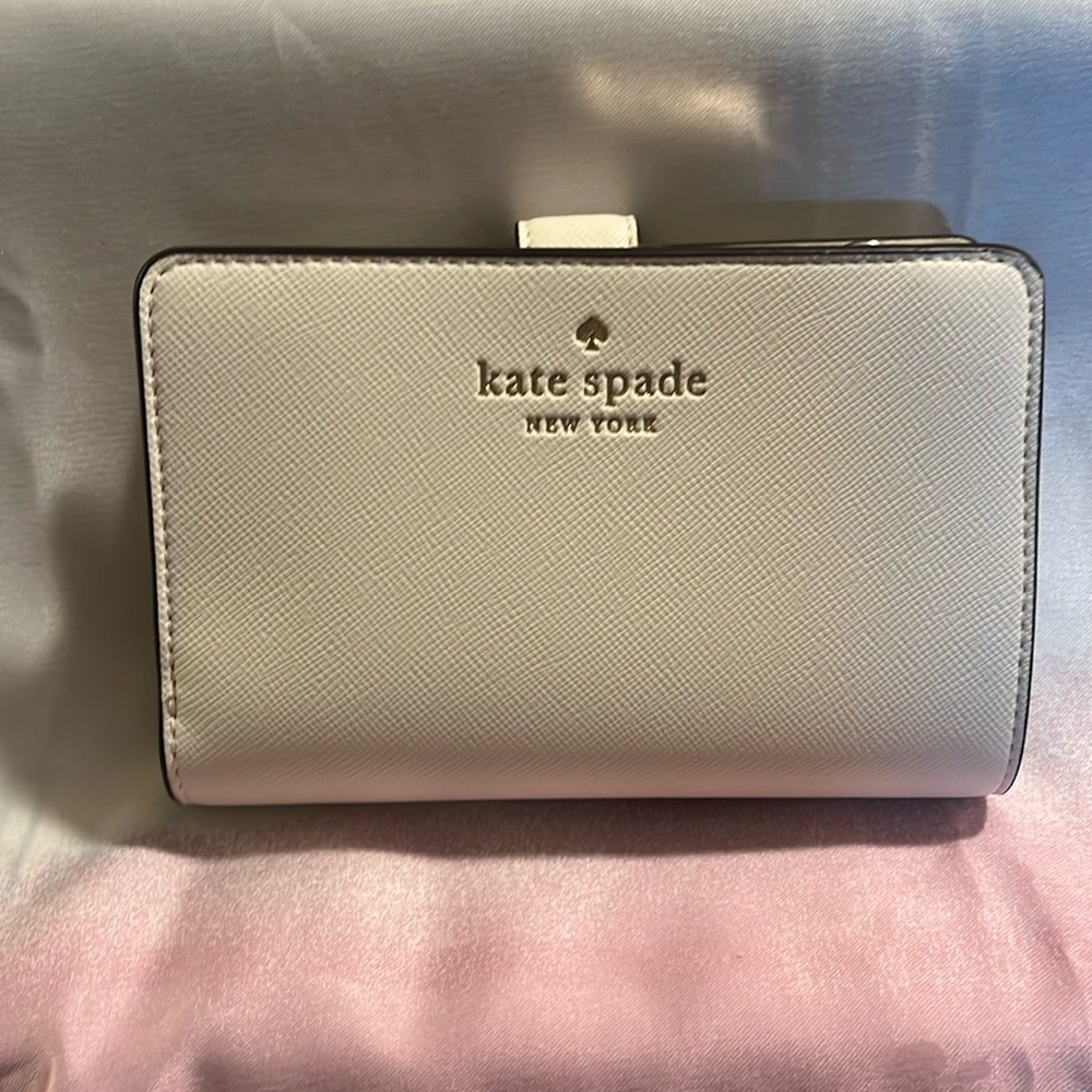 Kate Spade NWT-Staci wallet/Meringue (off white)